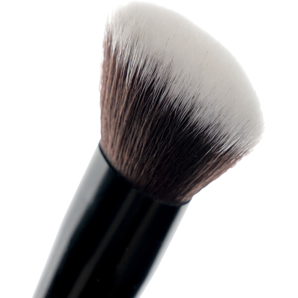 Brushworks No. 7 Angled Blush Brush (Bilde 4 av 9)