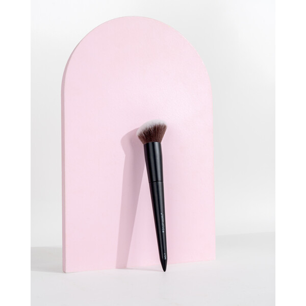 Brushworks No. 7 Angled Blush Brush (Bilde 6 av 9)