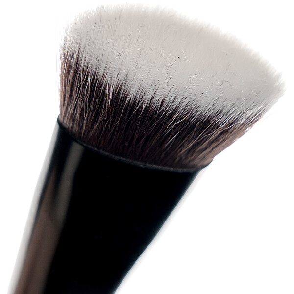 Brushworks No. 11 Flat Top Contour Brush (Bilde 4 av 8)