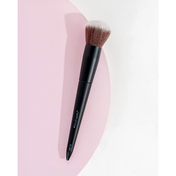 Brushworks No. 12 Blush Brush (Bilde 5 av 7)