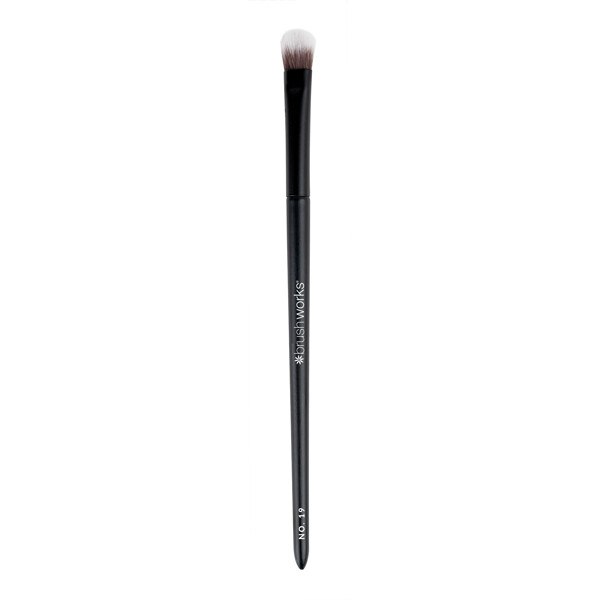 Brushworks No. 19 Crease Blending Eye Brush (Bilde 3 av 6)