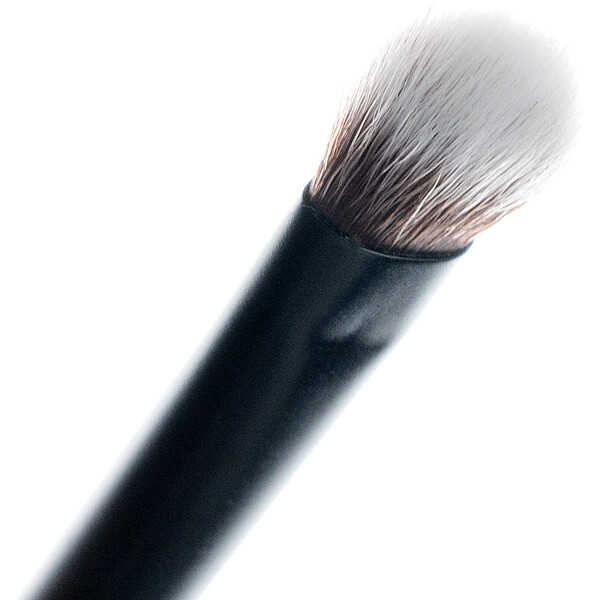 Brushworks No. 19 Crease Blending Eye Brush (Bilde 4 av 6)