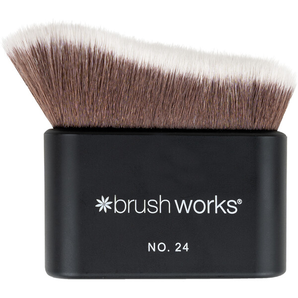 Brushworks No. 24 Blending Face & Body Brush (Bilde 3 av 8)