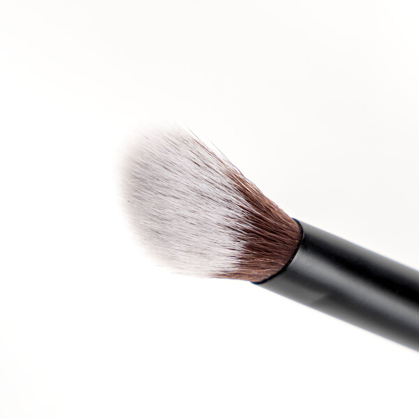 Brushworks No. 25 Brightening Concealer Brush (Bilde 4 av 6)