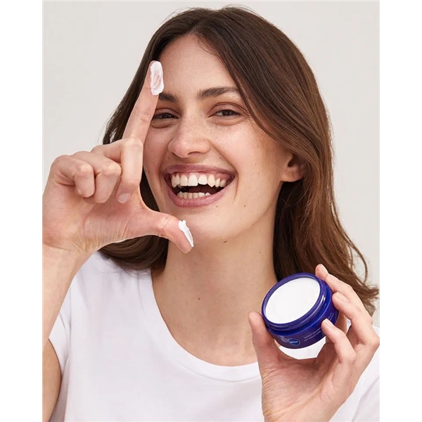 Nivea Soothing Night Cream - Sensitive Skin (Bilde 4 av 6)