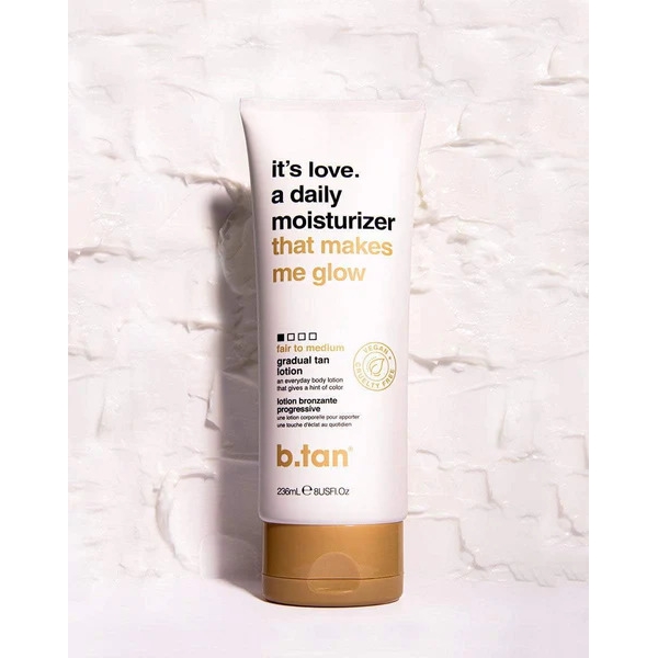 It's Love. A Daily Moisturizer Gradual Tan Lotion (Bilde 2 av 5)